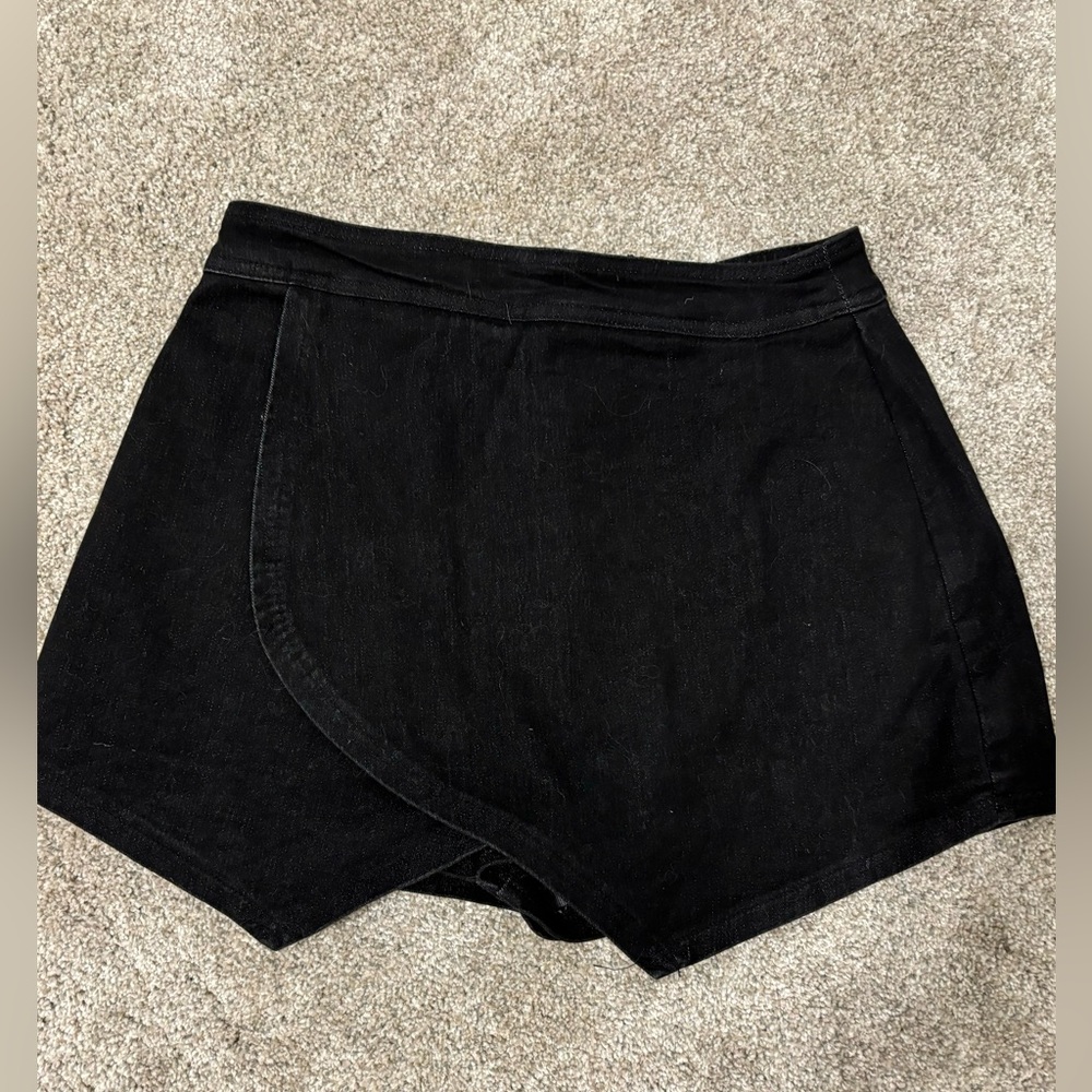 Vestique Black Jean skort size small